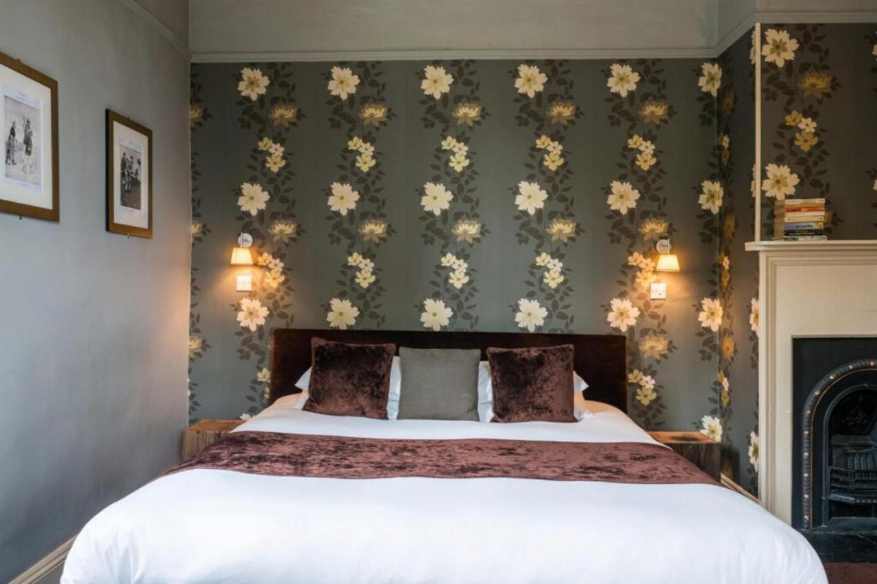 The Castle Inn Bradford-On-Avon Екстериор снимка