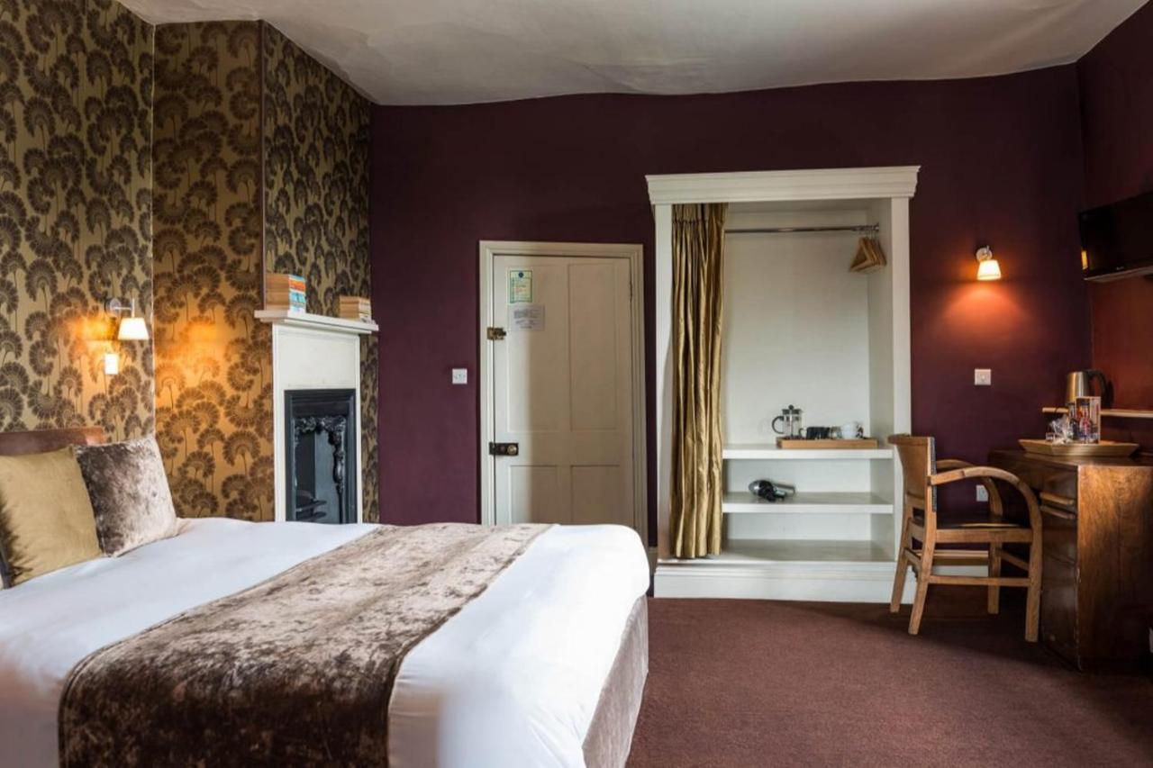 The Castle Inn Bradford-On-Avon Екстериор снимка