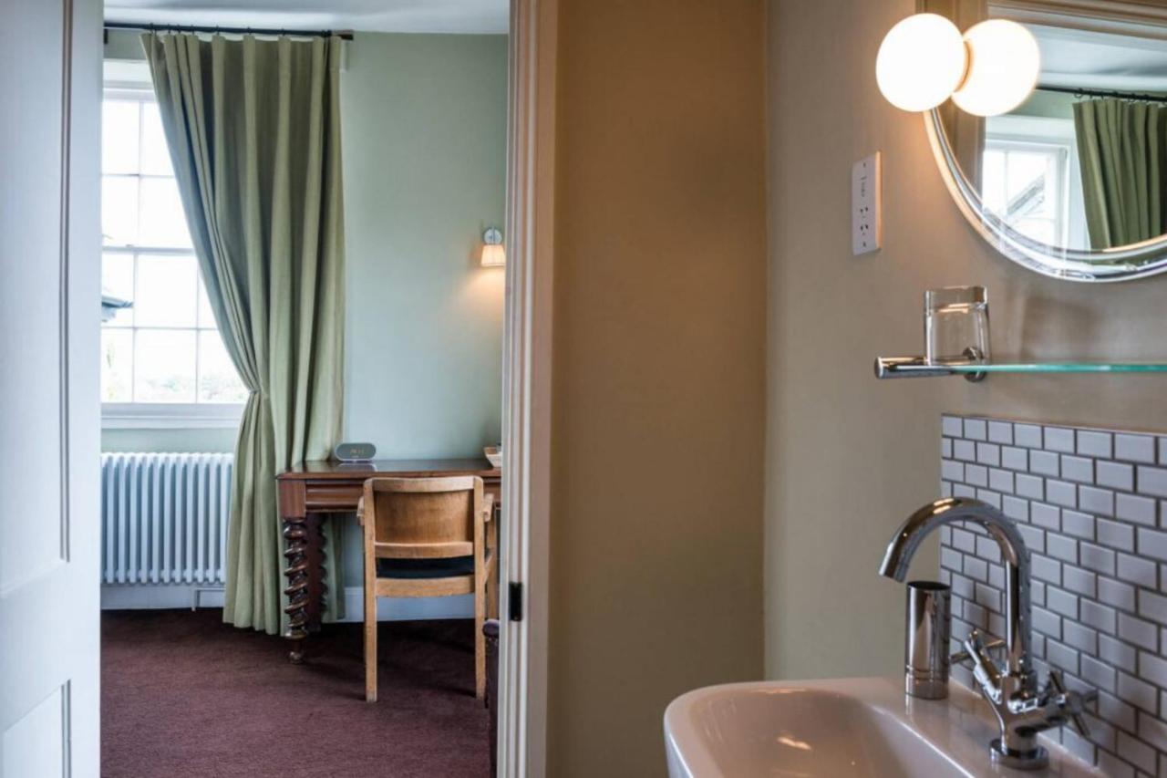 The Castle Inn Bradford-On-Avon Екстериор снимка